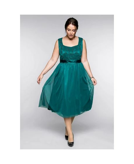 Romantiline Sheego kleit laiade õlarihmadega