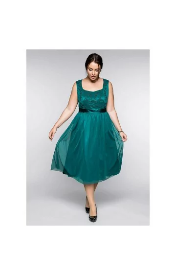 Romantiline Sheego kleit laiade õlarihmadega