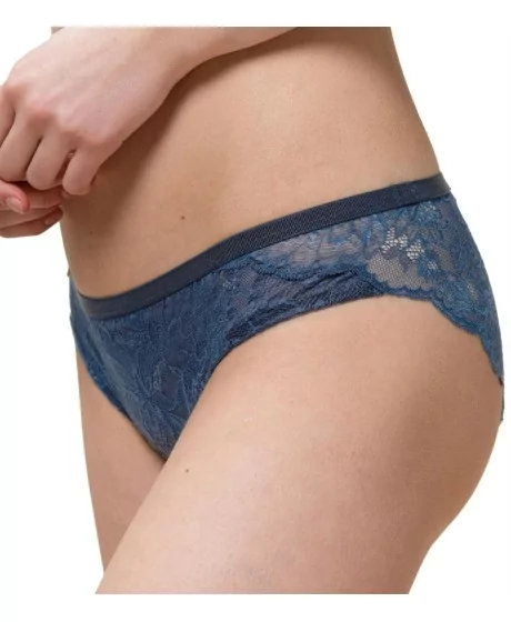 Triumph Amourette Charm Brasiilia 01