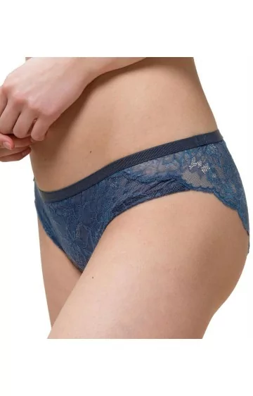 Triumph Amourette Charm Brasiilia 01