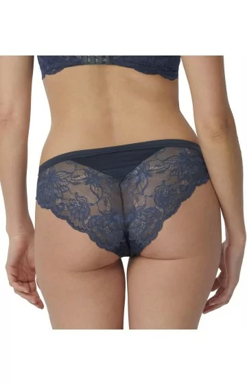 Triumph Amourette Charm Brasiilia 01