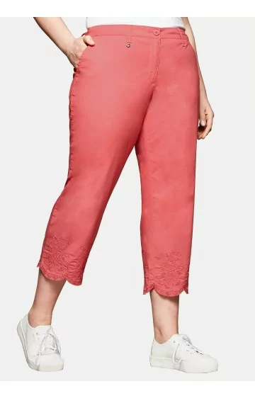 Sheego tikitud otstega capri püksid