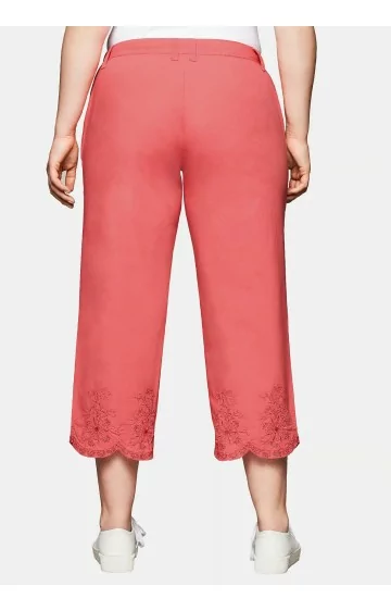 Sheego tikitud otstega capri püksid