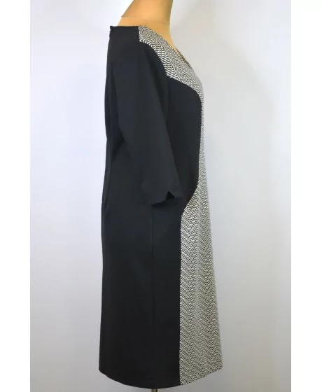 Sheego kootud kleit, mille esiosa on graafilise mustriga