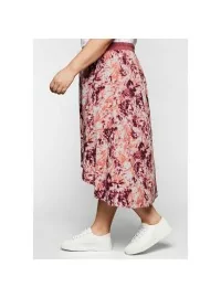 Sheego seelik, mis on ees seotud