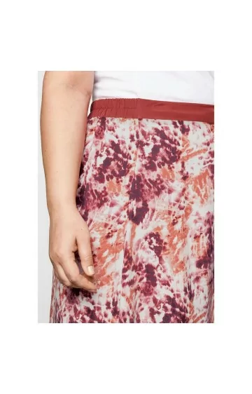 Sheego seelik, mis on ees seotud