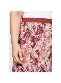 Sheego seelik, mis on ees seotud