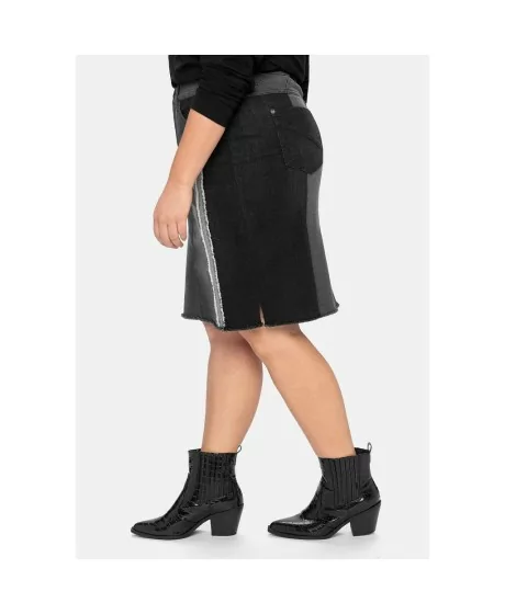 Sheego teksaseelik, mis on figuurilõikega efektiga