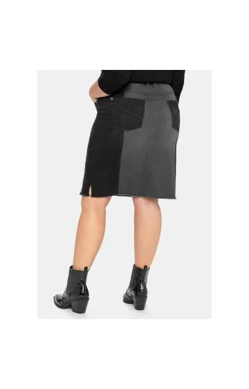 Sheego teksaseelik, mis on figuurilõikega efektiga