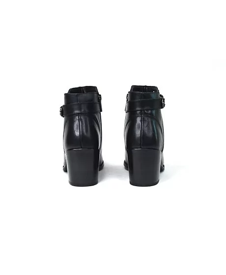 Looduslikust nahast Sheego tossud