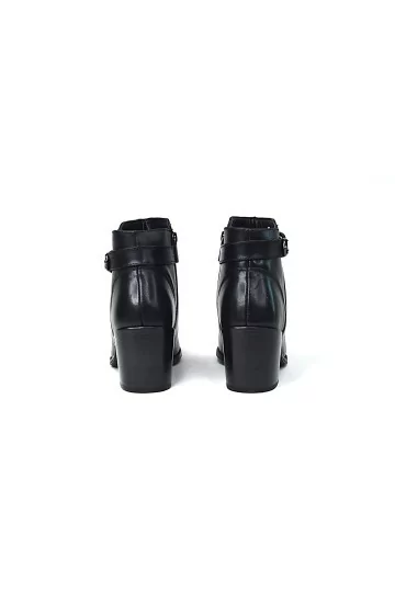 Looduslikust nahast Sheego tossud