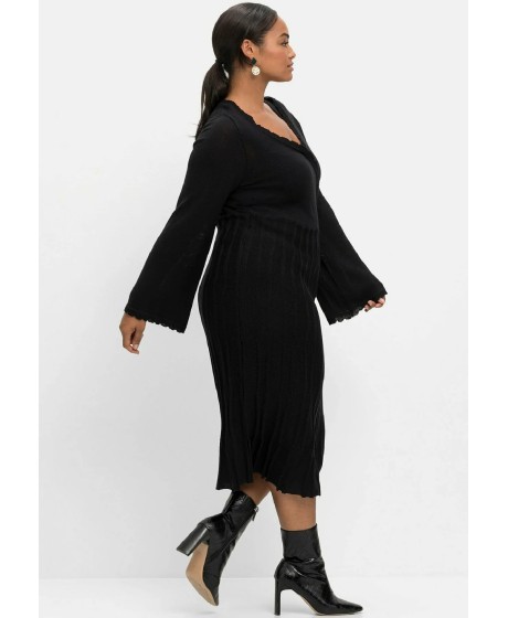 Sügava V-kaelusega Sheego trikookleit