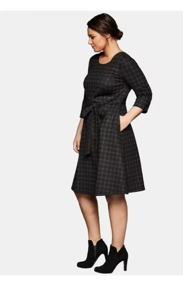 Sheego ruuduline kleit küljetaskutega