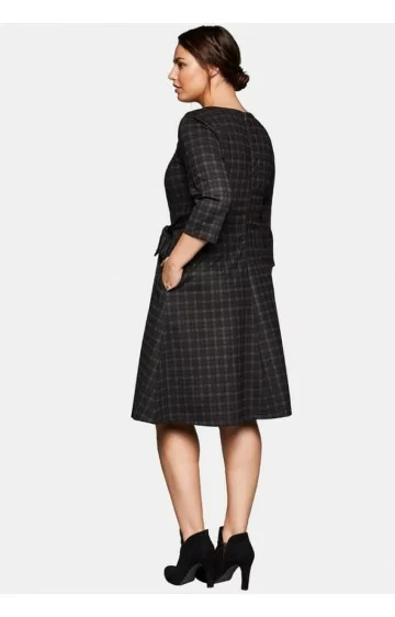 Sheego ruuduline kleit küljetaskutega