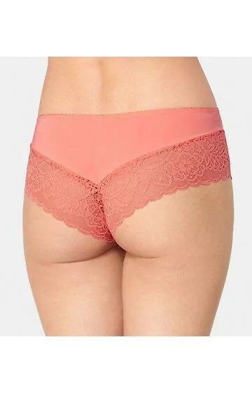 TRIUMPH Amourette Spotlight