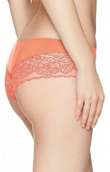 TRIUMPH Amourette Spotlight