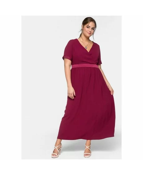 Pikk Sheego kreppkleit koos voodriga