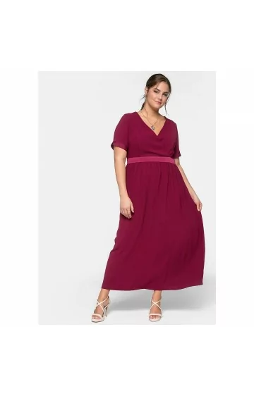 Pikk Sheego kreppkleit koos voodriga