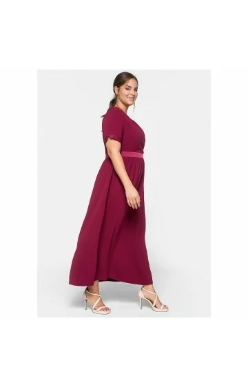 Pikk Sheego kreppkleit koos voodriga