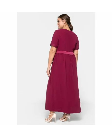 Pikk Sheego kreppkleit koos voodriga