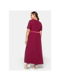 Pikk Sheego kreppkleit koos voodriga