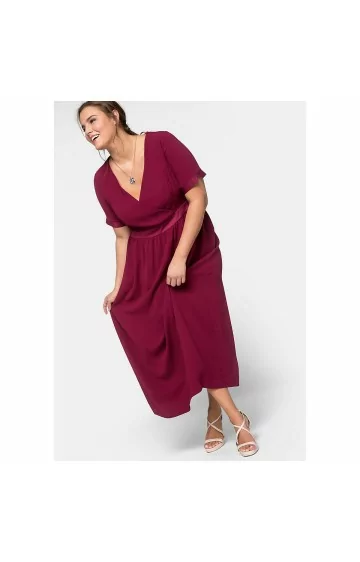 Pikk Sheego kreppkleit koos voodriga