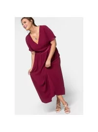 Pikk Sheego kreppkleit koos voodriga