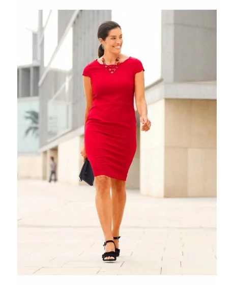 Laura Kenti kleit Komplimente sobiva siluetiga