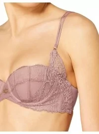 TRIUMF KAUNISTATUD SISULISELT WHP 01 E