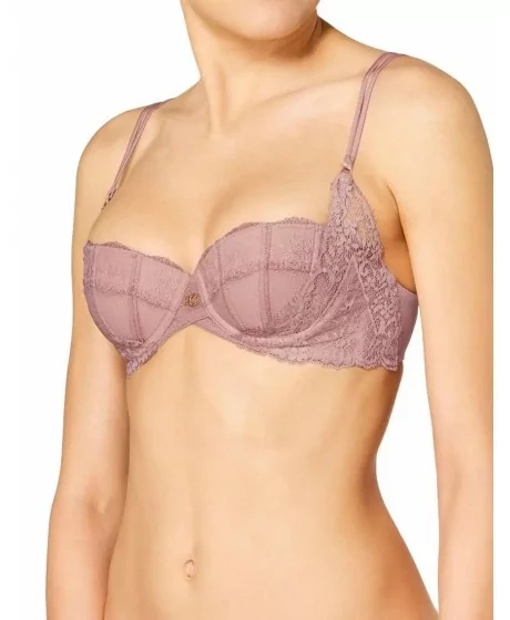 TRIUMF KAUNISTATUD SISULISELT WHP 01 E