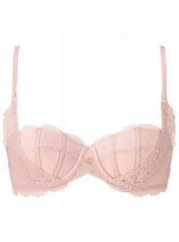 TRIUMF KAUNISTATUD SISULISELT WHP 01 E