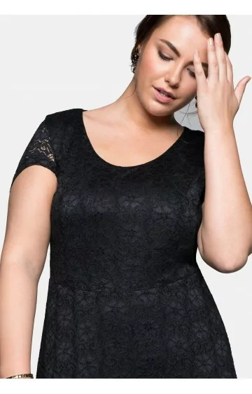 Sheego nėrinių suknelė su figūrą koreguojančiu apatiniu