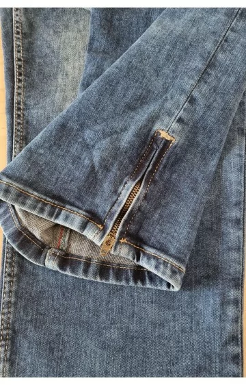 H.I.S. teksad tikitud taskute ja kõrgema vöökohaga.