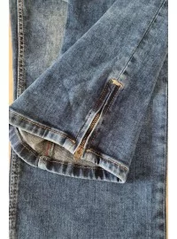 H.I.S. teksad tikitud taskute ja kõrgema vöökohaga.