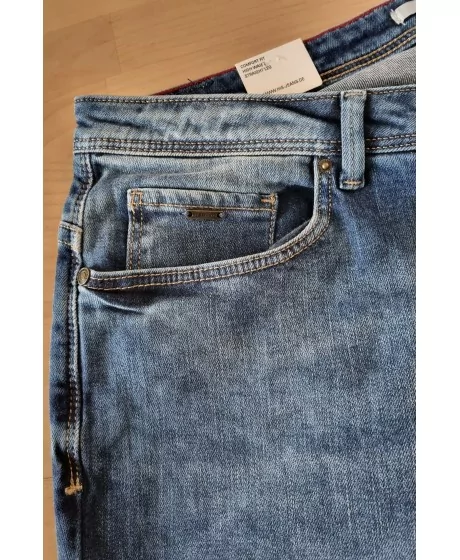 H.I.S. teksad tikitud taskute ja kõrgema vöökohaga.