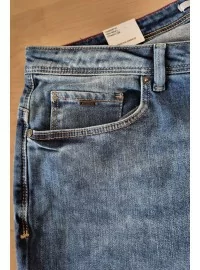 H.I.S. teksad tikitud taskute ja kõrgema vöökohaga.