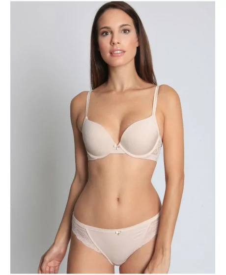 Sassa-moodusega rinnahoidja PUSH-UPiga