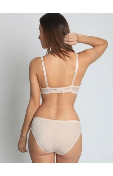 Sassa-moodusega rinnahoidja PUSH-UPiga