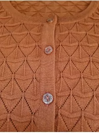 Janet & Joyce'i lühike ümmarguse kaelusega kampsun